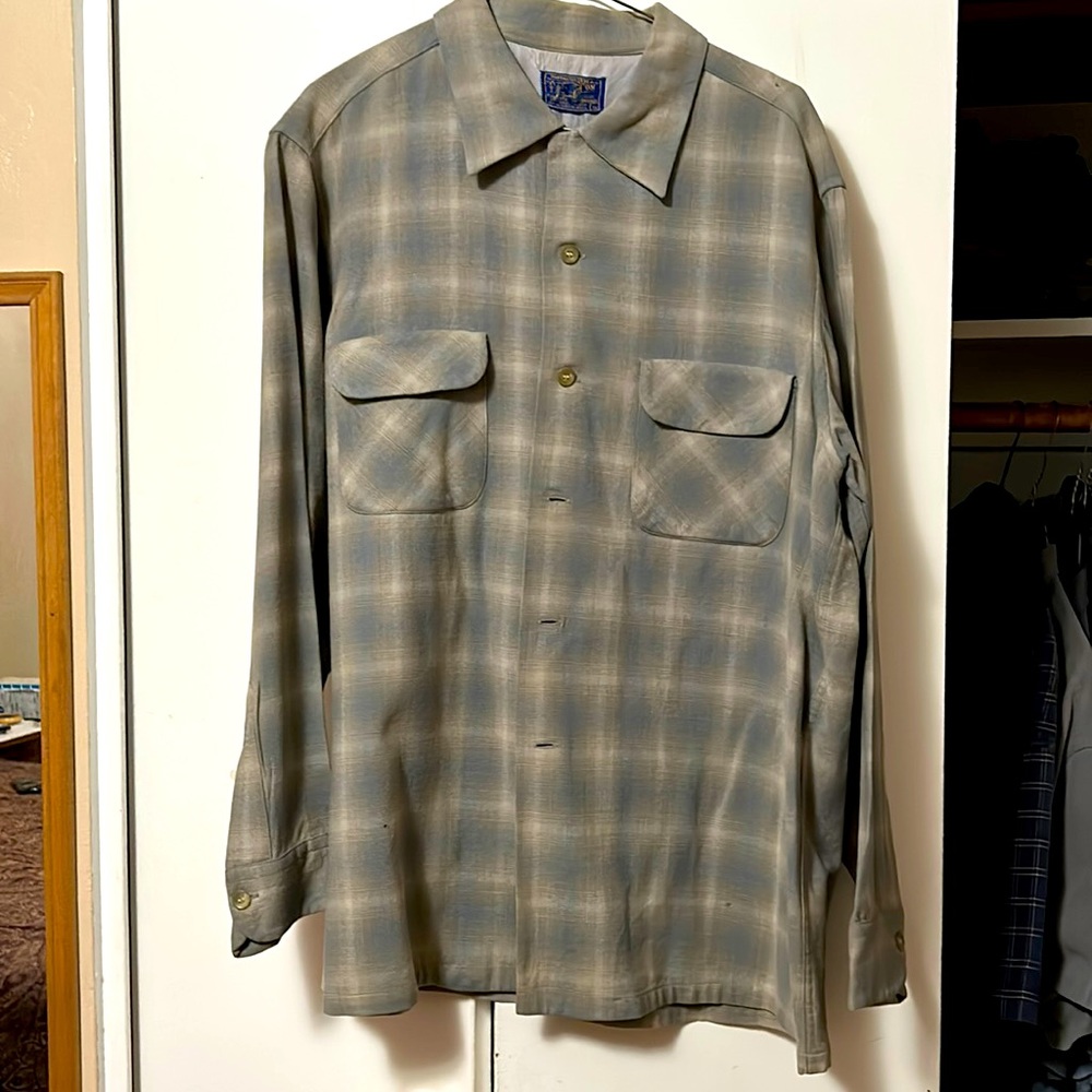 Vintage Pendleton silver and lt blue has a few holes I’ve had it 20yrs